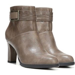 LifeStride Women's Loften Ankle Bootie